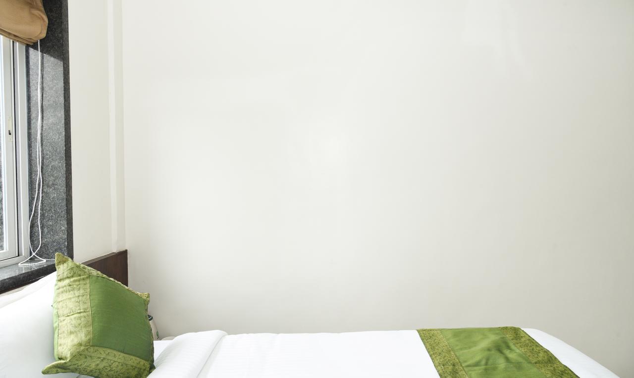 Treebo Malhaar Regency Hotel Chinchvad Bagian luar foto