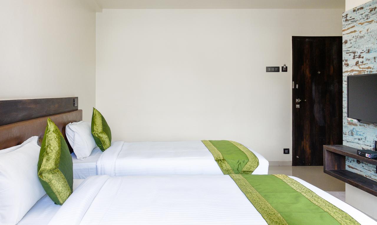 Treebo Malhaar Regency Hotel Chinchvad Bagian luar foto