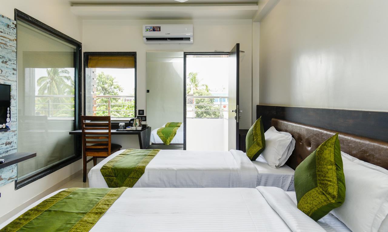 Treebo Malhaar Regency Hotel Chinchvad Bagian luar foto