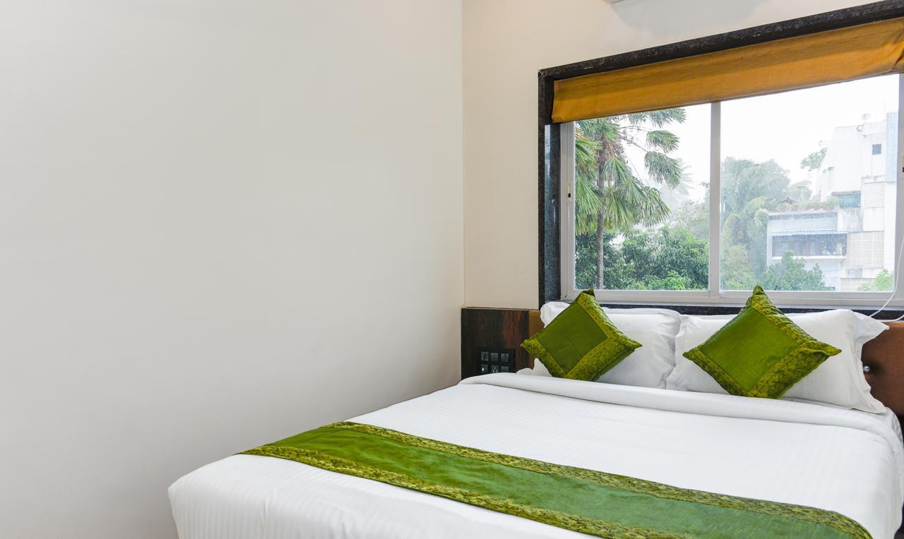 Treebo Malhaar Regency Hotel Chinchvad Bagian luar foto