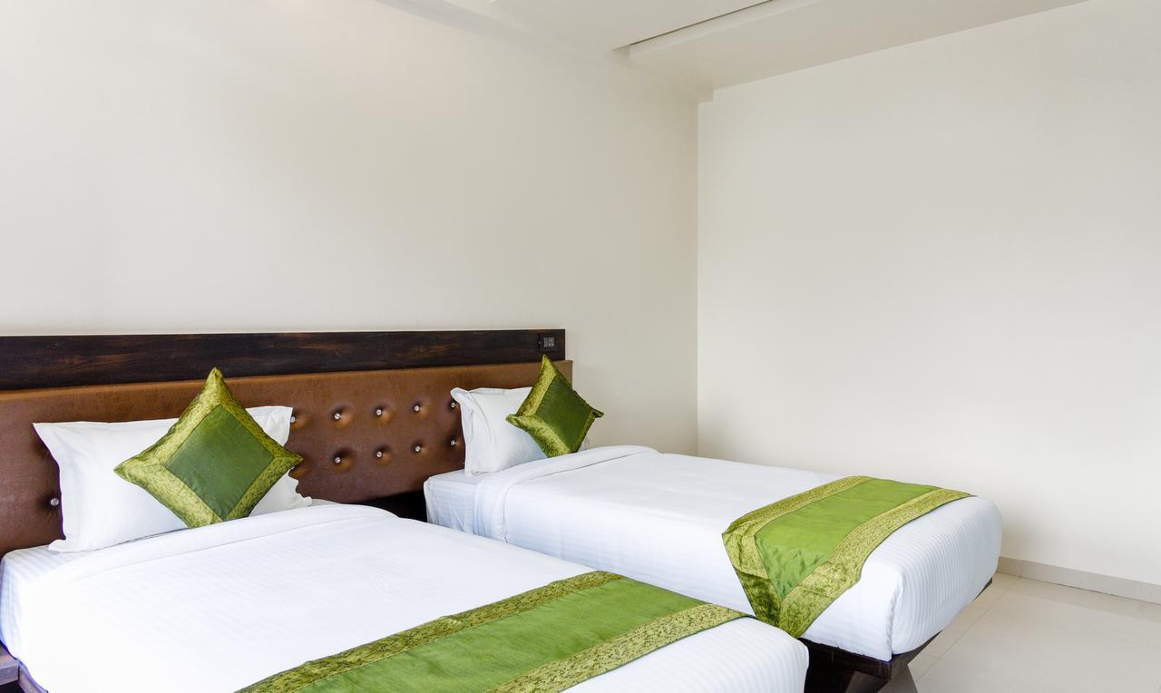 Treebo Malhaar Regency Hotel Chinchvad Bagian luar foto