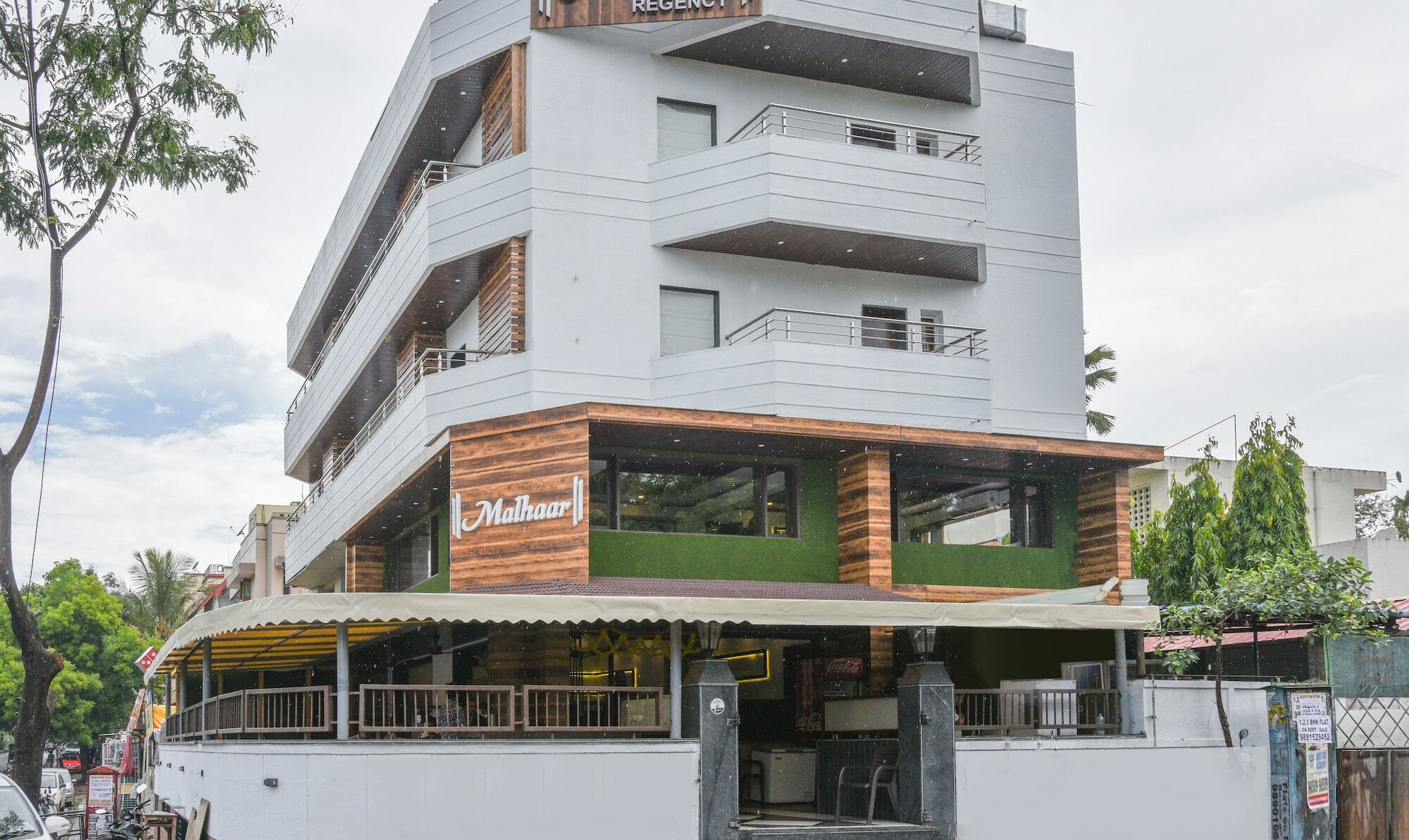 Treebo Malhaar Regency Hotel Chinchvad Bagian luar foto