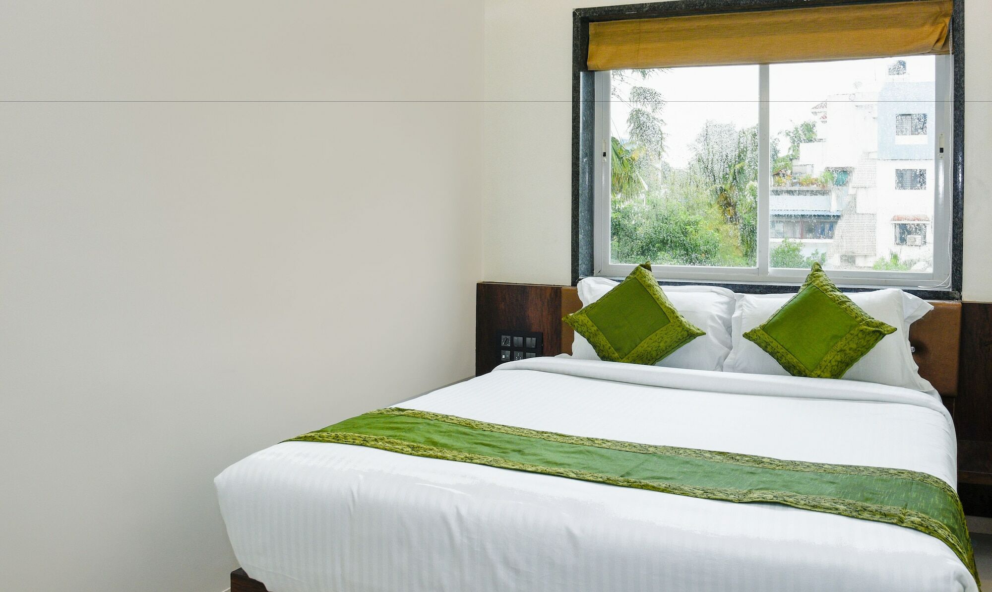 Treebo Malhaar Regency Hotel Chinchvad Bagian luar foto